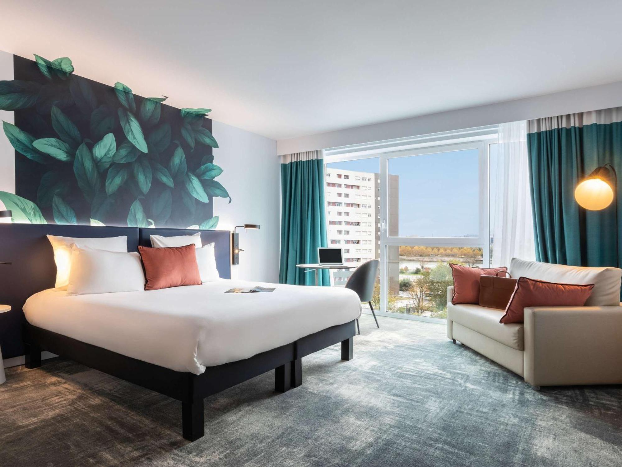 Hotel Ibis Styles Bezons Paris La Defense Exterior foto